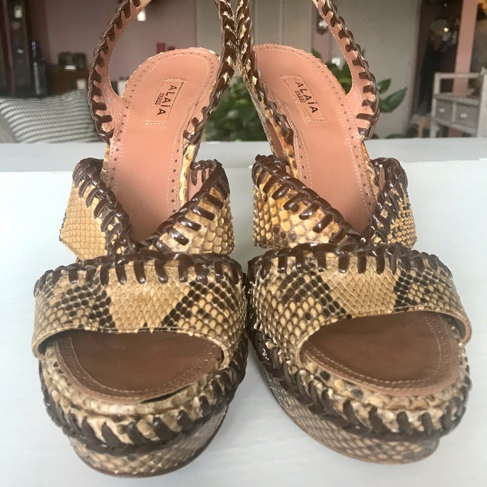 ALAIA, PARIS; SNEAKESKIN ,STICH DETAIL, SANDALS.